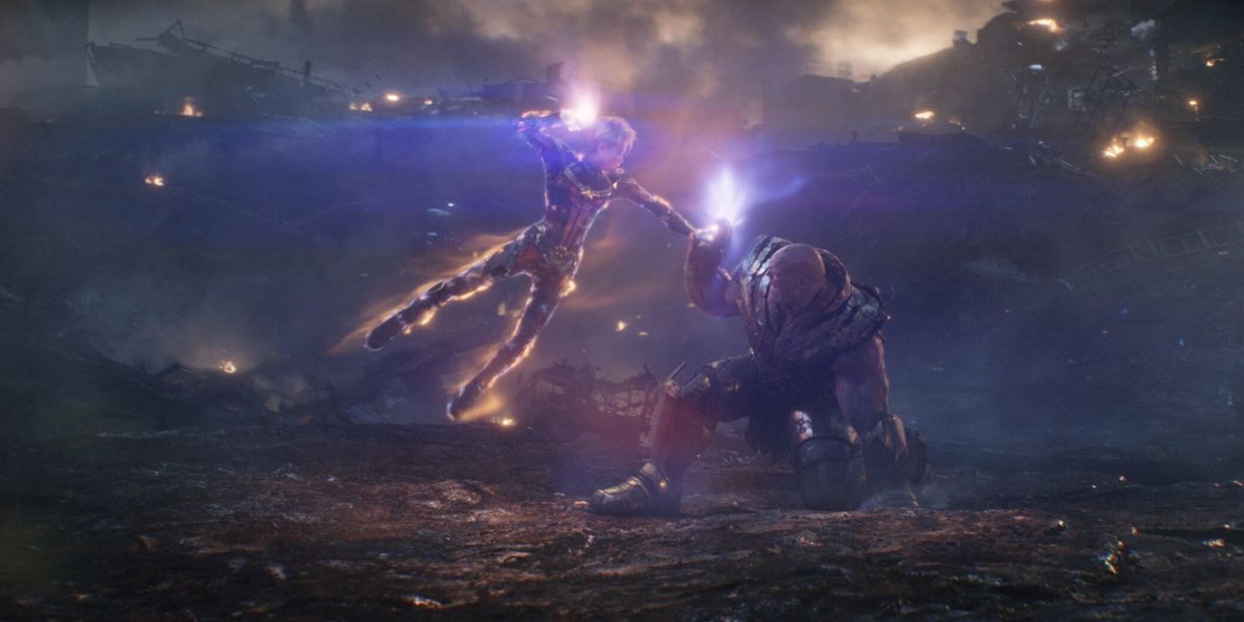 Capitán Marvel luchando contra Thanos final del juego