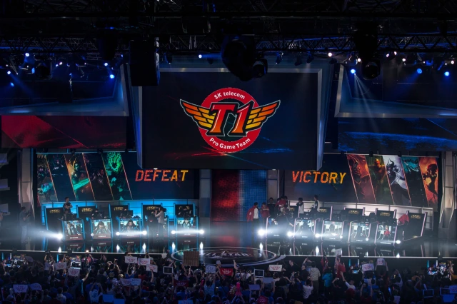 Una foto de SK Telecom T1 compitiendo en un torneo de League of Legends.