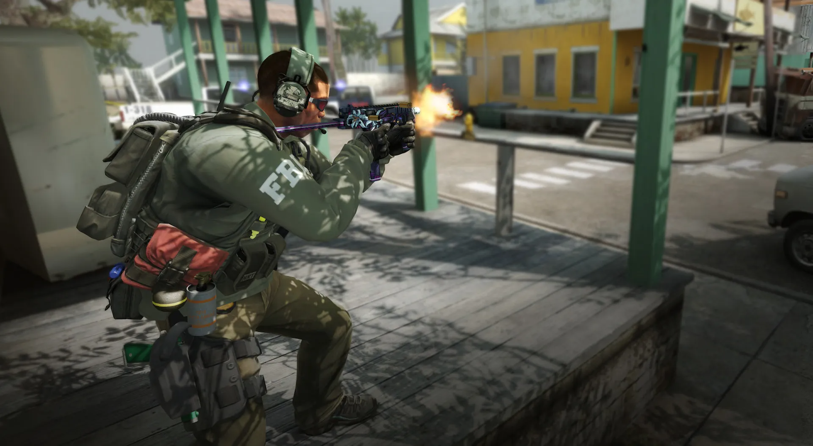 Un soldado está agachado disparando un arma en un área abierta en Counter-Strike: Global Offensive.