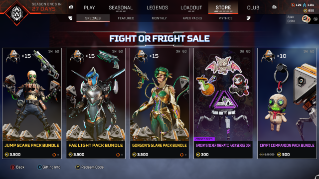 Una captura de pantalla del menú de la tienda de Apex Legends que muestra la oferta Fight or Fright.  Se muestran cinco opciones en la pantalla.  De izquierda a derecha: Jump Scare Octane, Fae Light Valkyrie, Gorgon's Glare Catalyst, un paquete de pegatinas y un amuleto.