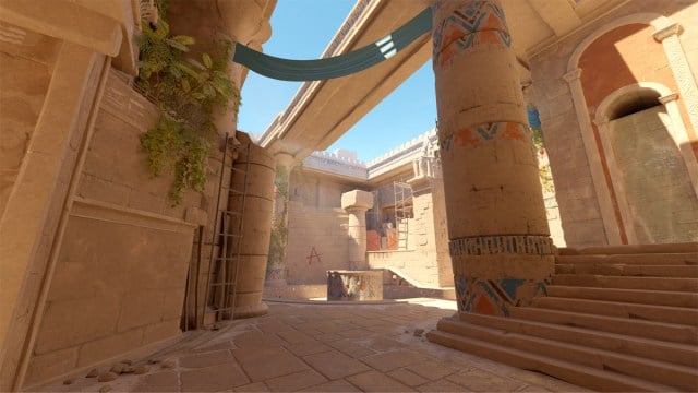 El sitio de la bomba A en Anubis, un mapa del templo egipcio en Counter-Strike 2,