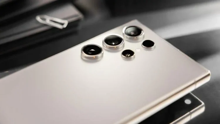 Le Samsung Galaxy S25 Ultra abandonne le design carre revele.webp