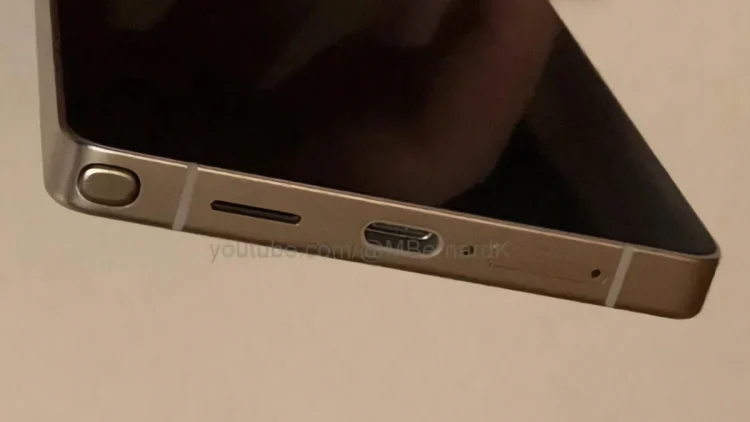 Les images du Galaxy S25 Ultra fuites montrent un emplacement.webp